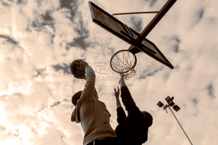 什么是“价值错觉”？解析中等强度牌的隐性亏损（解构“价值错觉”：中等强度牌的隐性损失）